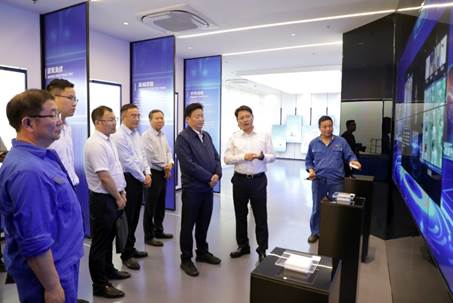打造向上向前第一象限生力軍 錘煉甘于做人做事作難、受苦受累受屈的企業(yè)家隊伍——河南投資集團(tuán)黨委書記、董事長劉新勇蒞臨安彩高科開展主題教育調(diào)研