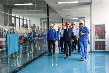 打造向上向前第一象限生力軍 錘煉甘于做人做事作難、受苦受累受屈的企業(yè)家隊伍——河南投資集團(tuán)黨委書記、董事長劉新勇蒞臨安彩高科開展主題教育調(diào)研