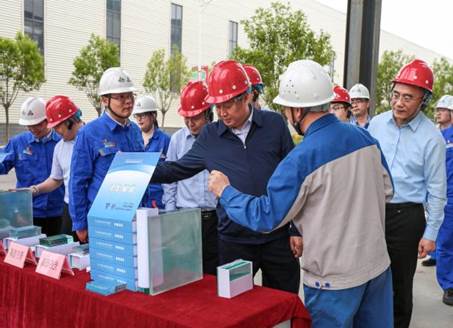 打造向上向前第一象限生力軍 錘煉甘于做人做事作難、受苦受累受屈的企業(yè)家隊伍——河南投資集團(tuán)黨委書記、董事長劉新勇蒞臨安彩高科開展主題教育調(diào)研
