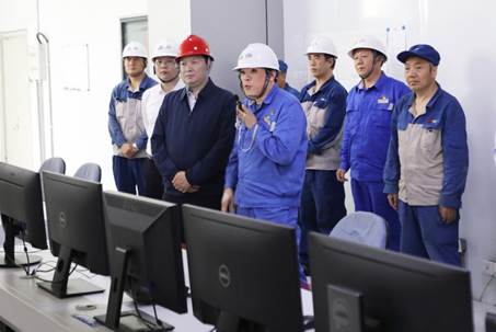 打造向上向前第一象限生力軍 錘煉甘于做人做事作難、受苦受累受屈的企業(yè)家隊伍——河南投資集團(tuán)黨委書記、董事長劉新勇蒞臨安彩高科開展主題教育調(diào)研
